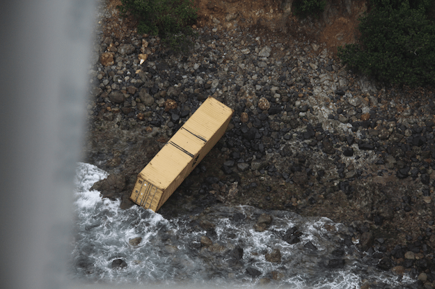 rena container ashore rean container ashore