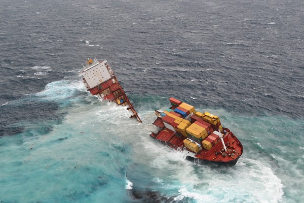 rena-breakup3 MV rena breakup split new zealand containership
