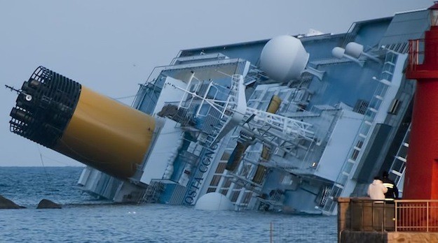 800px-Collision_of_Costa_Concordia_5_crop