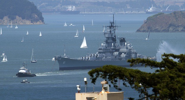 Warrior-tugboat-tows-USS-IOWA