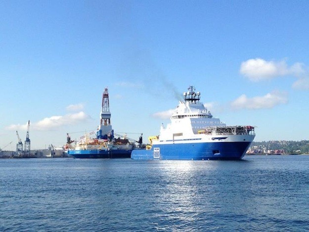 The M/V Aiviq daparting Vigor Shipyard in June 2012 with the Kulluk rig in tow. Photo via gCaptain Forum