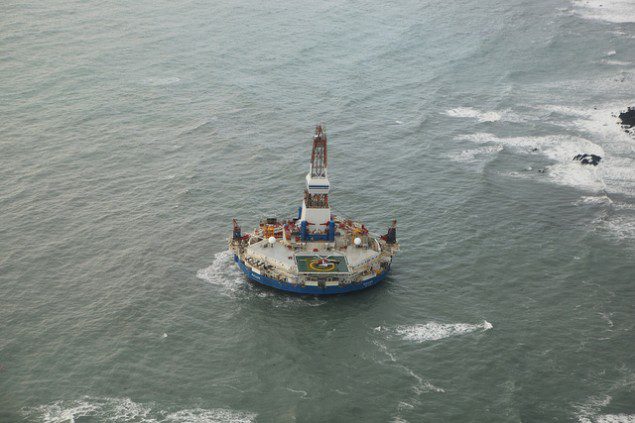 A helicopter lands on the deck of the Kulluk on Thursday, Jan. 4. Photo by Judy Patrick